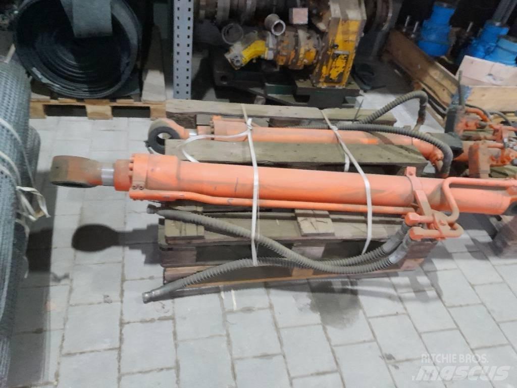 Hitachi ZX 210 Telakaivukoneet