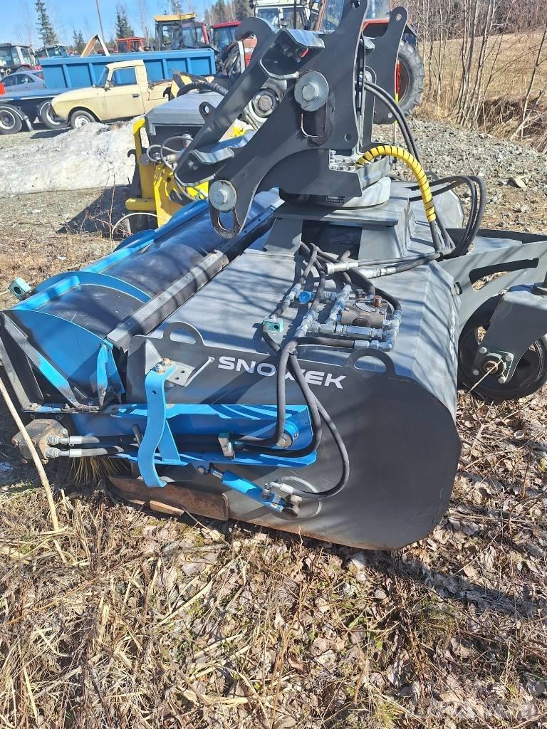 Snowek Circulus 220M Hiekan- ja suolanlevittimet