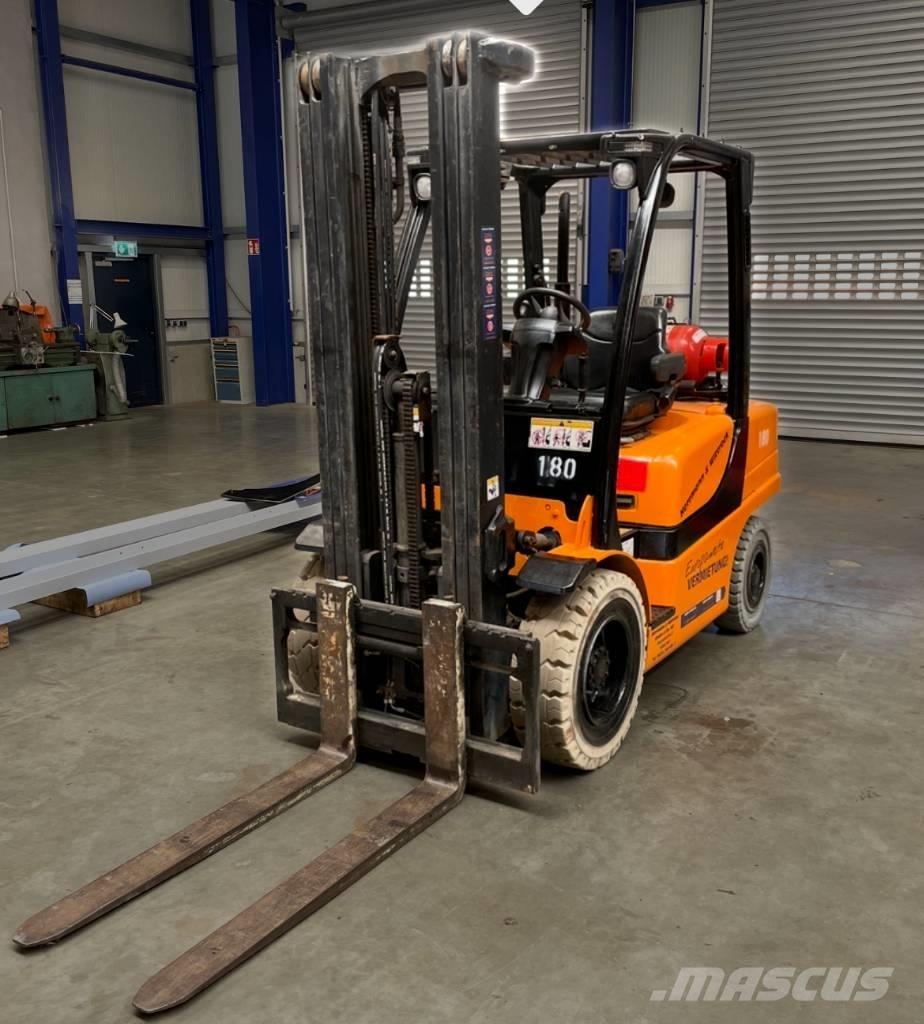 Yale GLP 35 VX Nestekaasutrukit