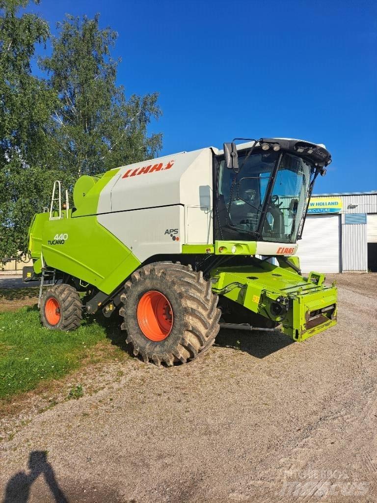 CLAAS Tucano 440 Leikkuupuimurit