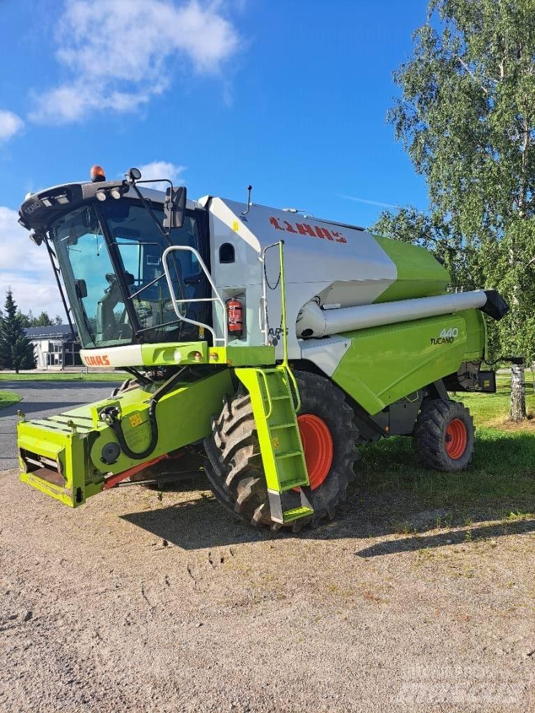 CLAAS Tucano 440 Leikkuupuimurit