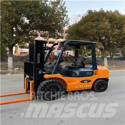 Toyota 7 FDN 30 Dieseltrukit