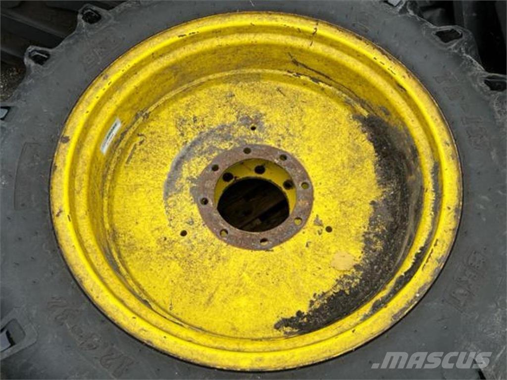 BKT 12.4-32 Renkaat ja vanteet