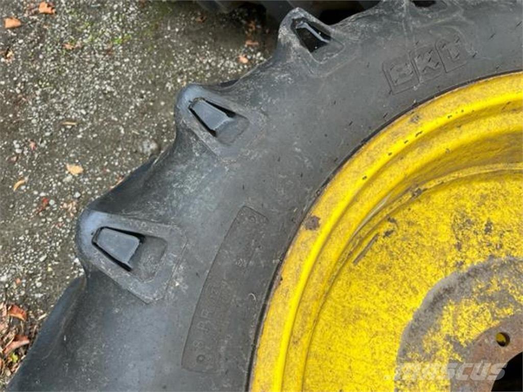 BKT 12.4-32 Renkaat ja vanteet