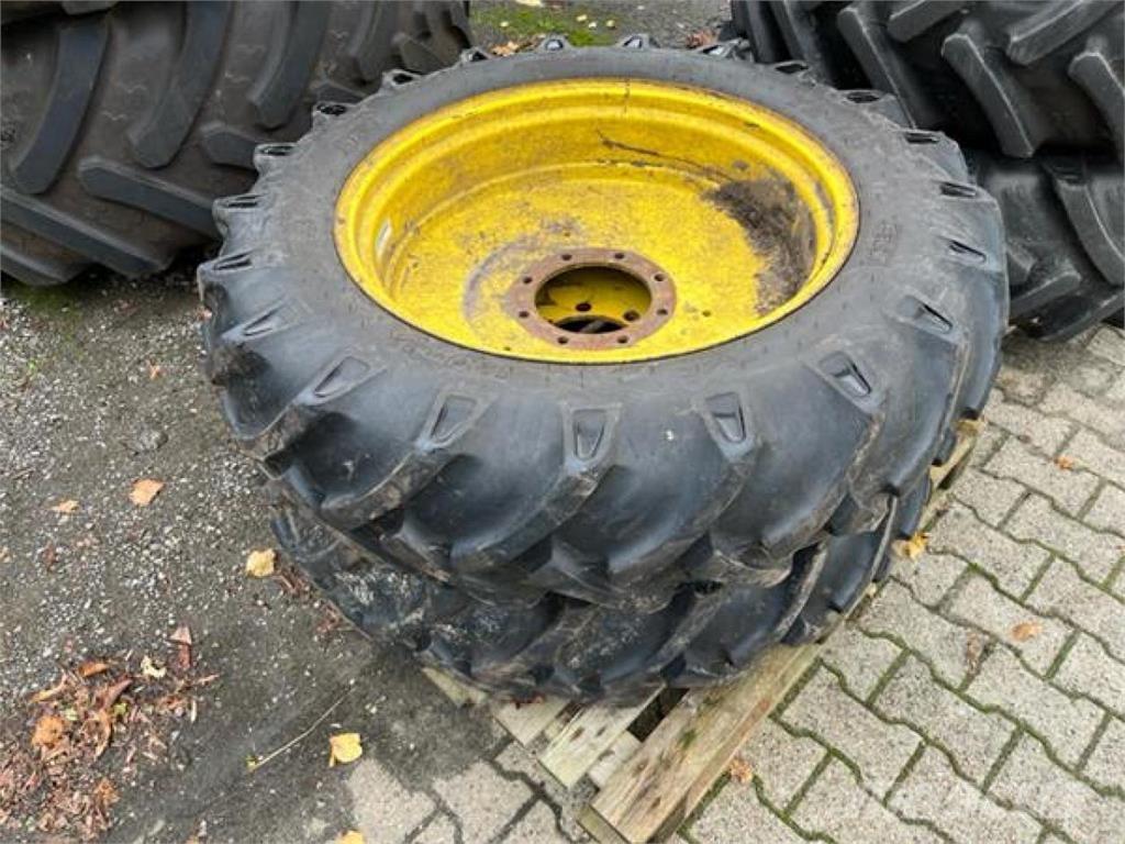 BKT 12.4-32 Renkaat ja vanteet