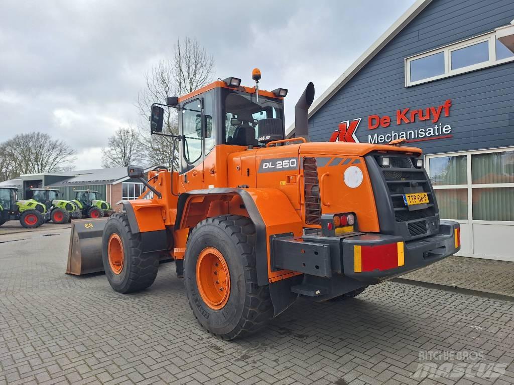 Doosan DL250 Pyöräkuormaajat