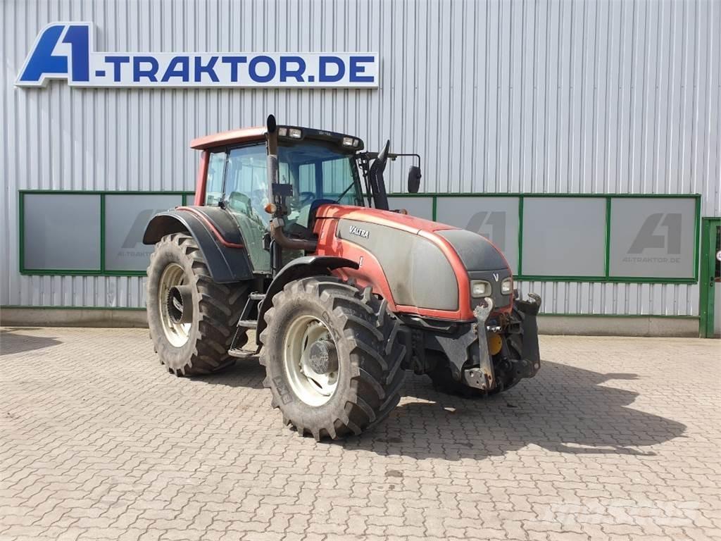 Valtra T151 Traktorit