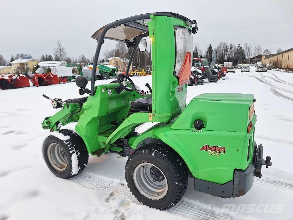 Avant 745 Yleiskuormaajat