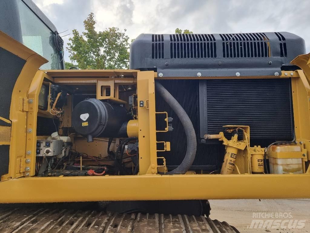 CAT 330 D Telakaivukoneet