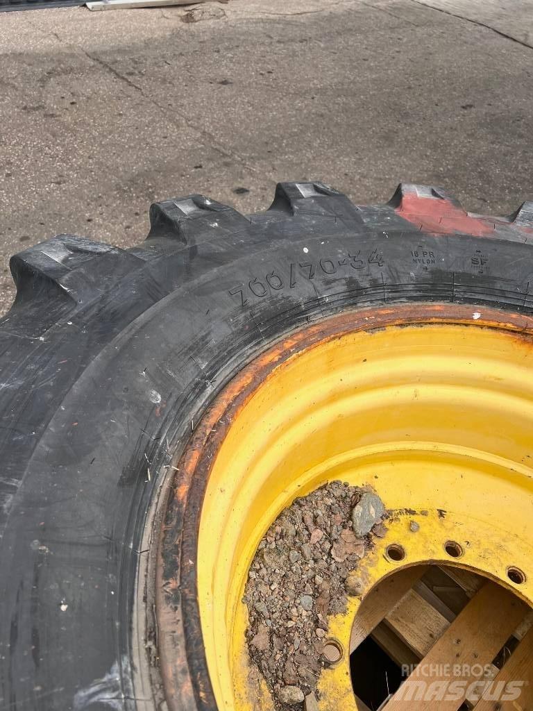Nokian 700/70-34 Renkaat ja vanteet