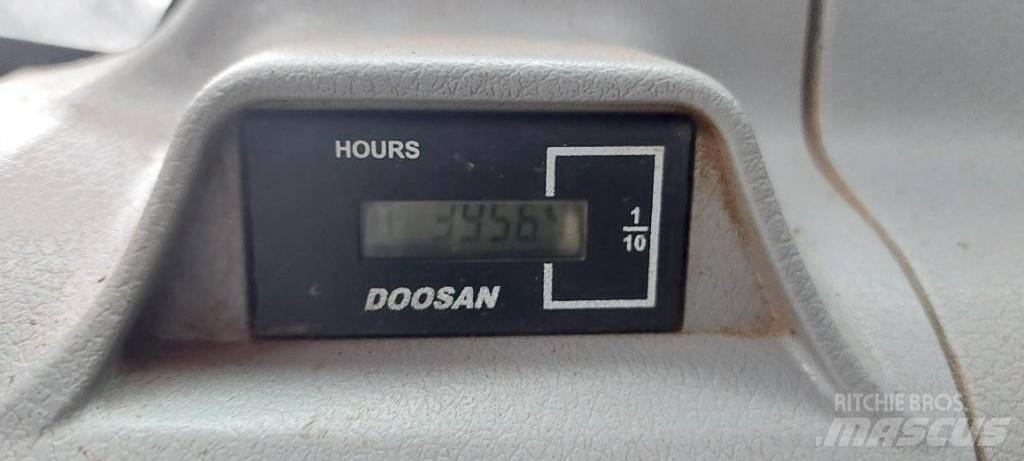 Doosan DX225LC-5 Telakaivukoneet