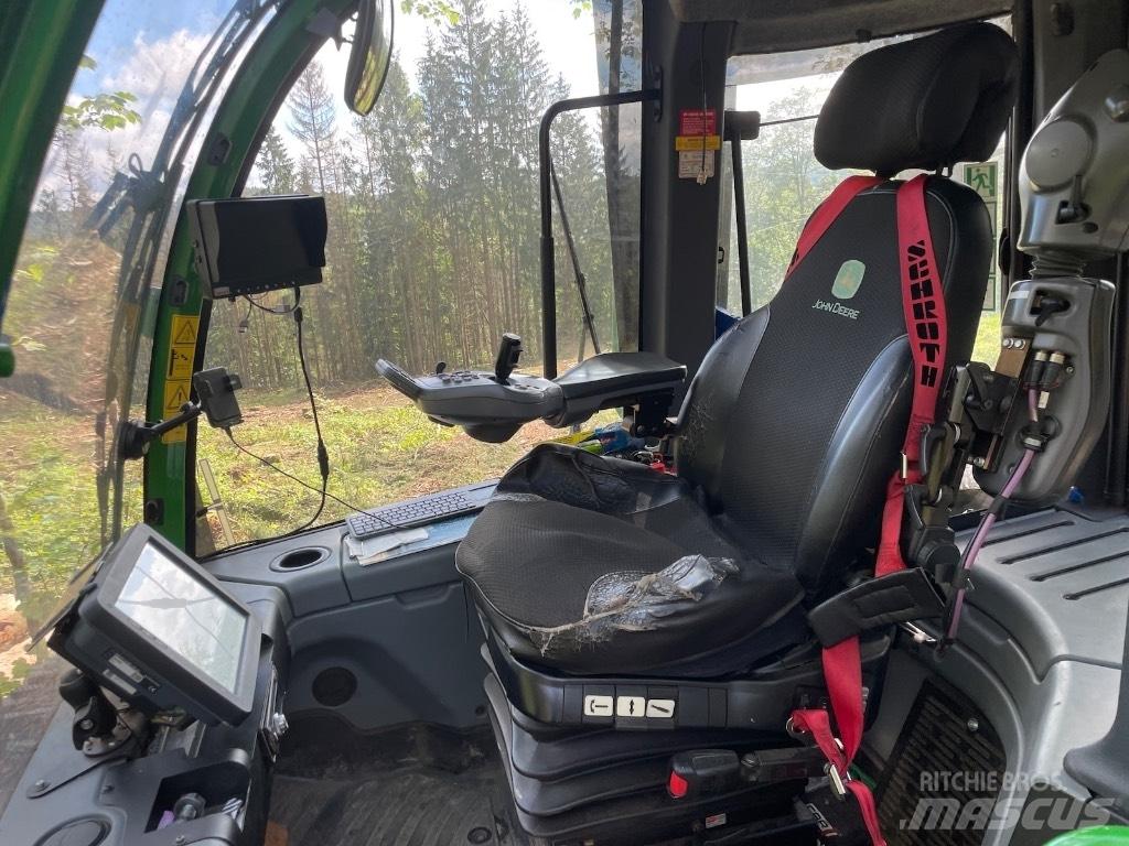 John Deere 1270G 8WD Harvesterit