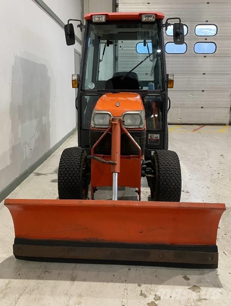 Kubota B2530 Taajamatraktorit