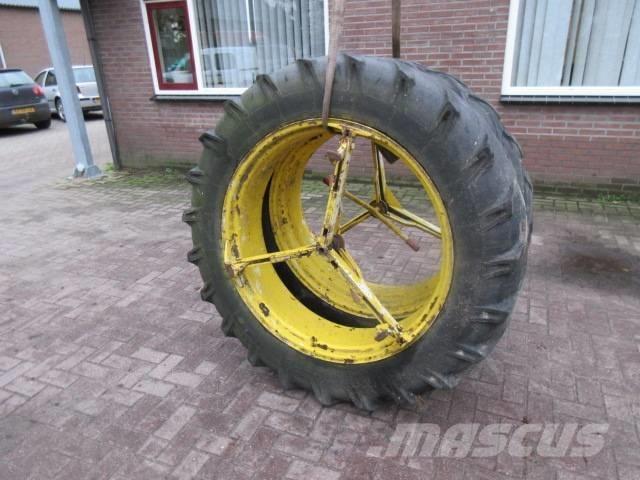 Vredestein 12.4/38 Renkaat ja vanteet