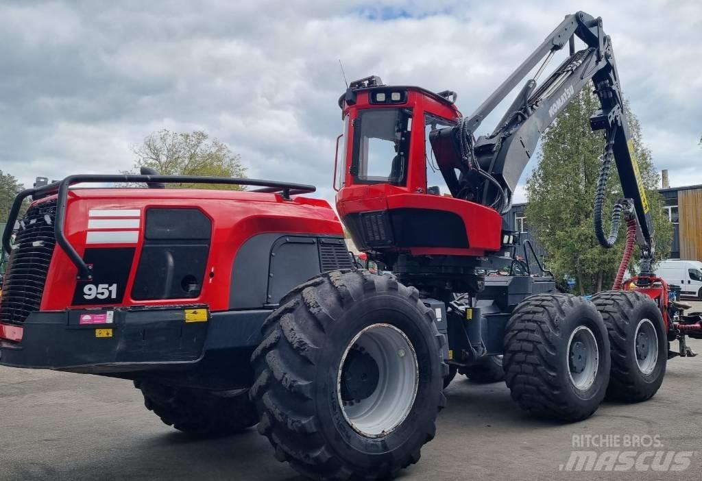 Komatsu 951 Harvesterit
