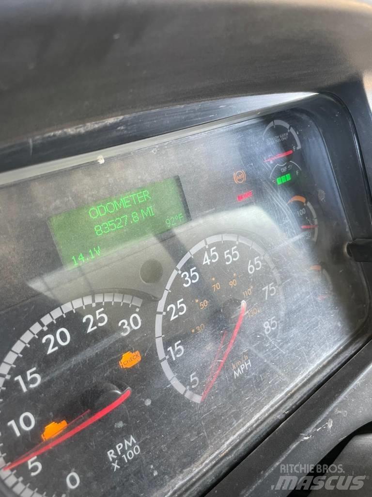 Freightliner 108 SD Vesisäiliöautot