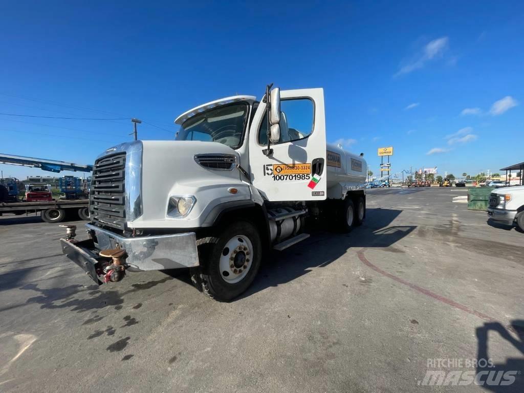 Freightliner 108 SD Vesisäiliöautot
