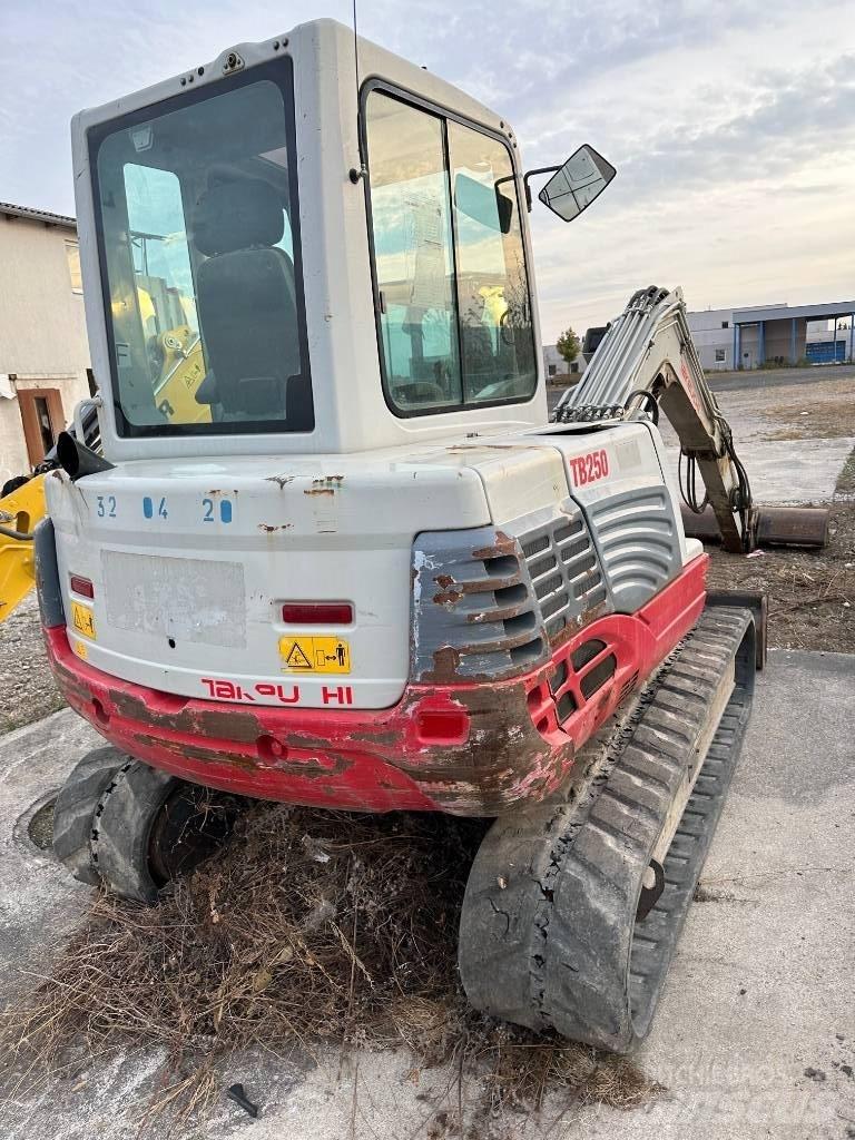 Takeuchi TB250 Minikaivukoneet < 7t