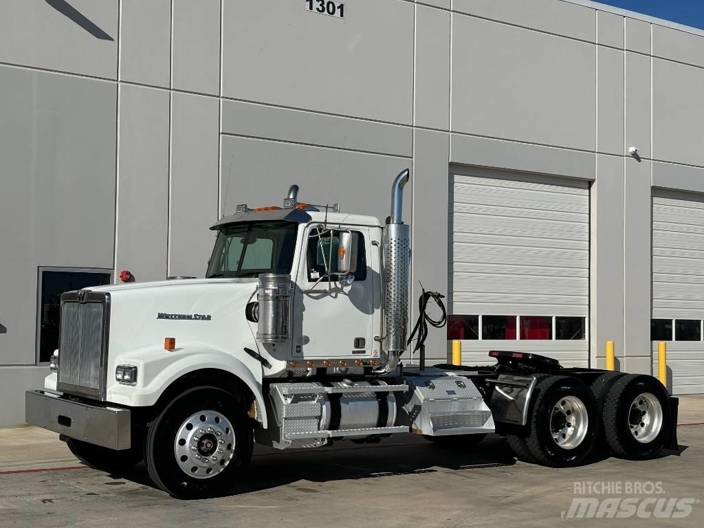 Western Star 4900 Vetopöytäautot