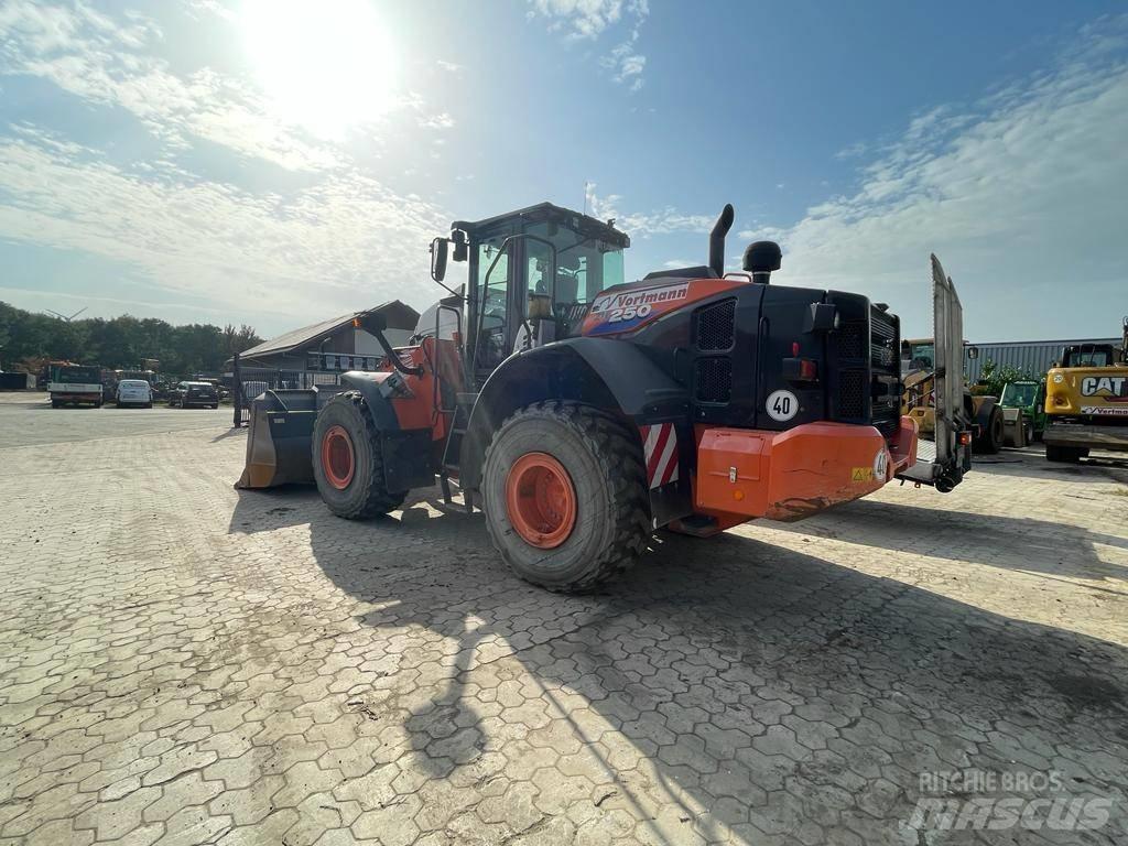Hitachi ZW 250-6 Pyöräkuormaajat
