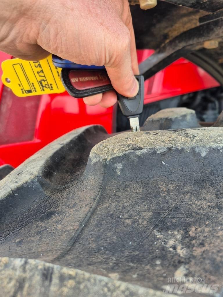 Massey Ferguson 5713 Traktorit