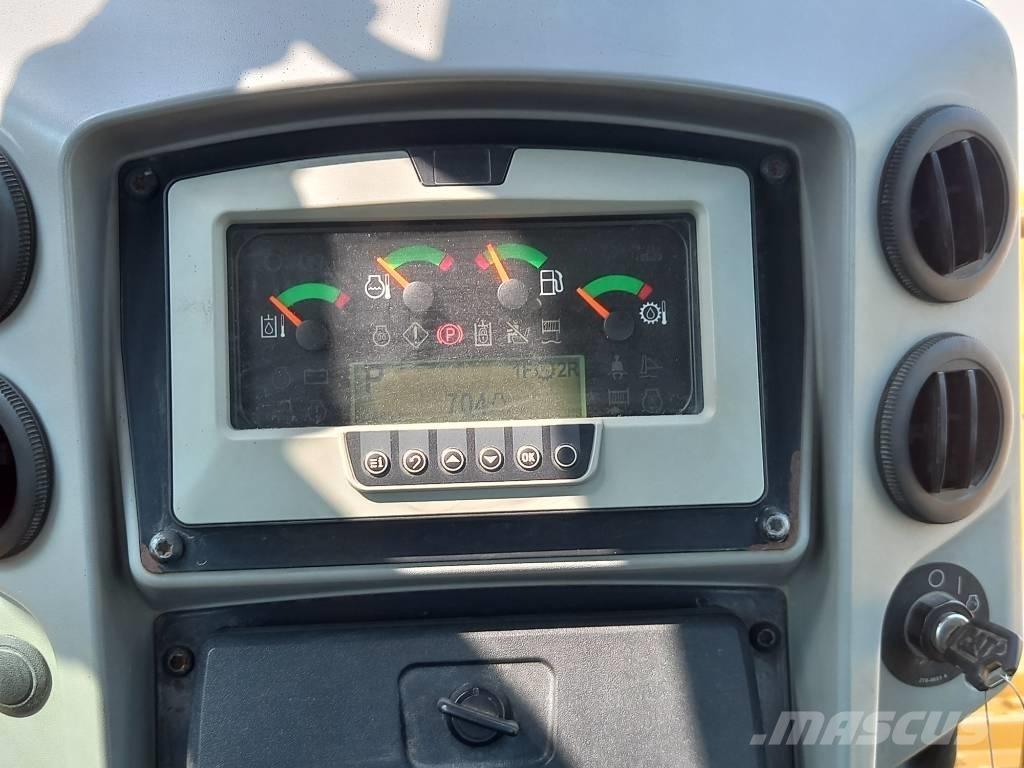 CAT D8T (Abu Dhabi) Telaketjupuskutraktorit