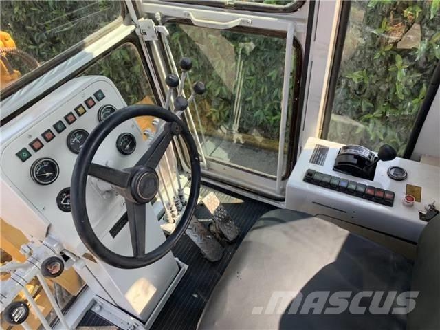 CAT 140K Tiehöylät