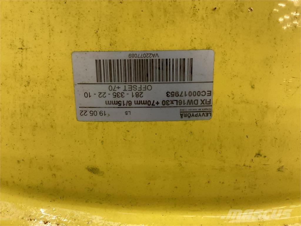 John Deere 16x30 Renkaat ja vanteet