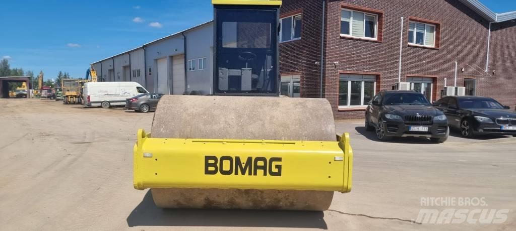 Bomag BW 211 D-3 Yksivalssijyrät