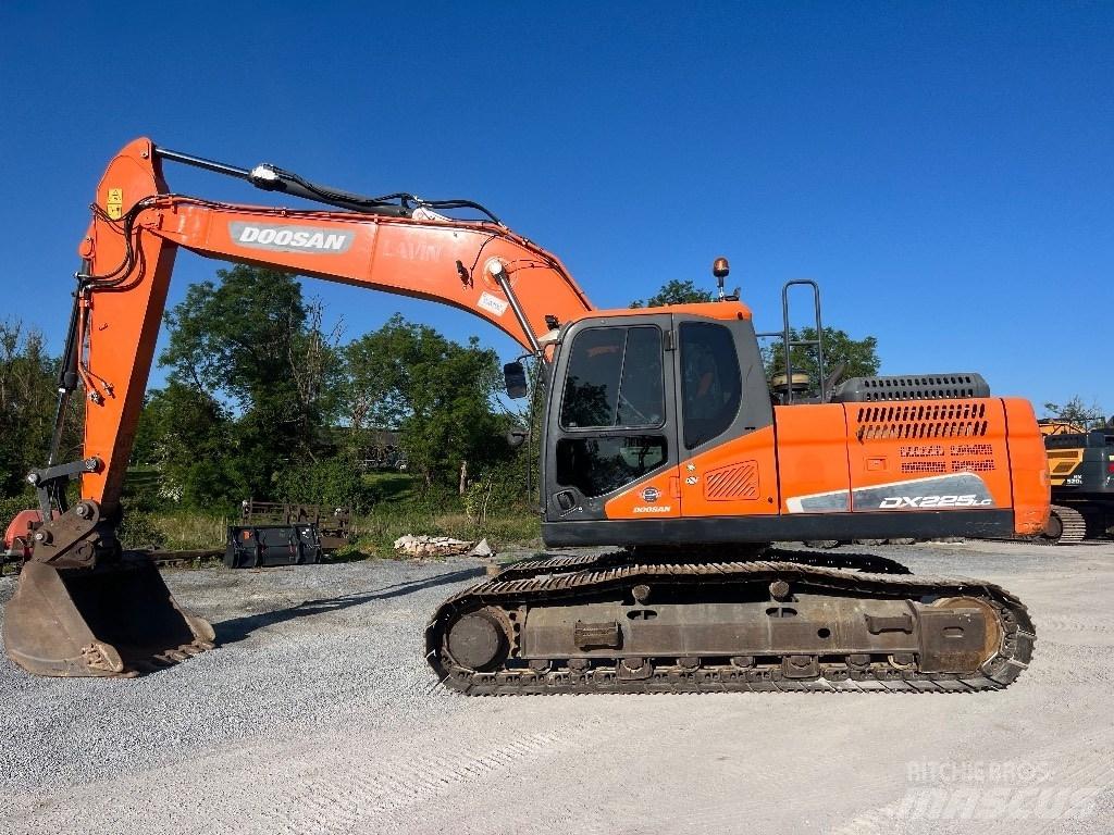 Doosan DX 225 LC-5 Telakaivukoneet