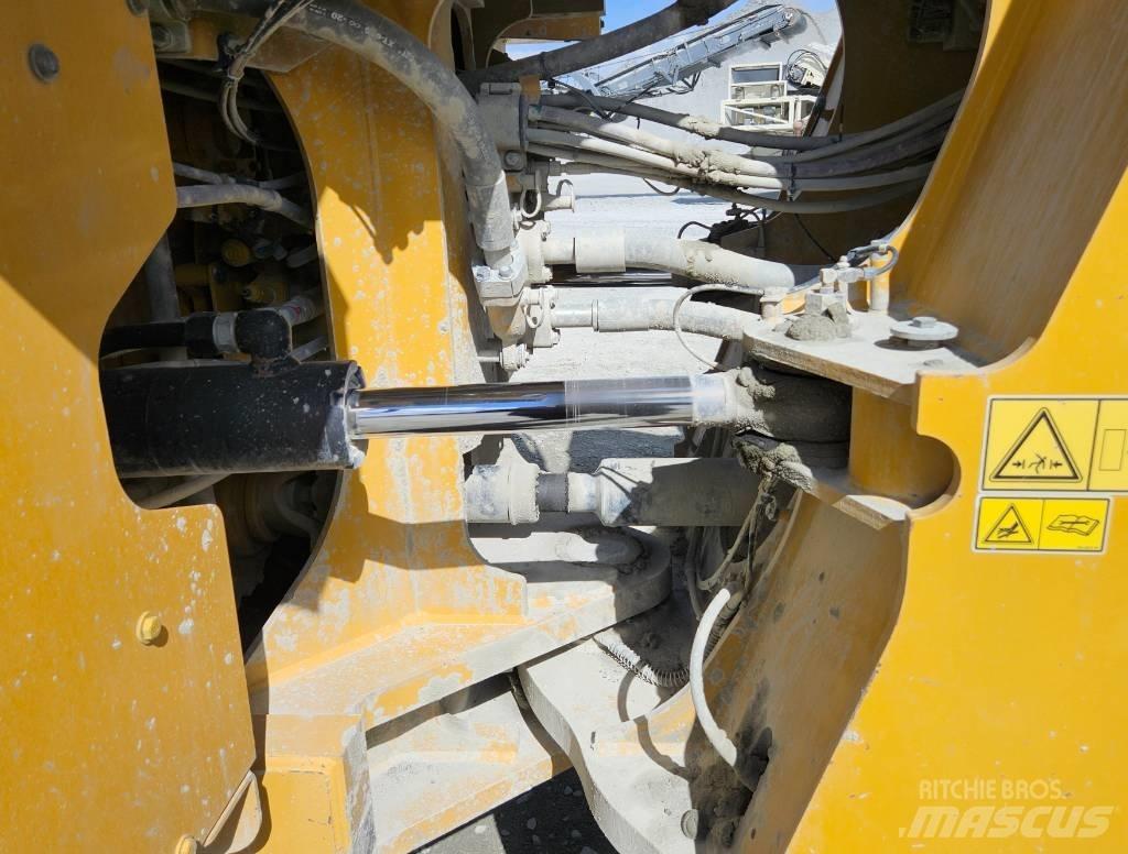 CAT 982 M Pyöräkuormaajat