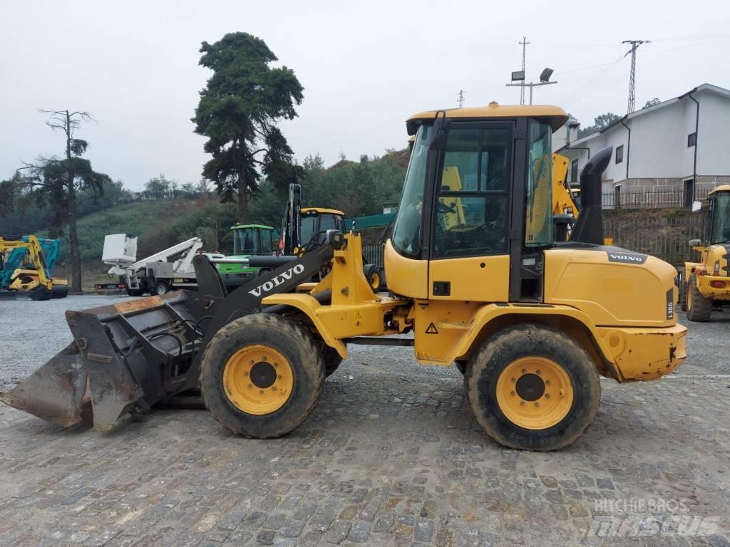 Volvo L 30 G Pyöräkuormaajat