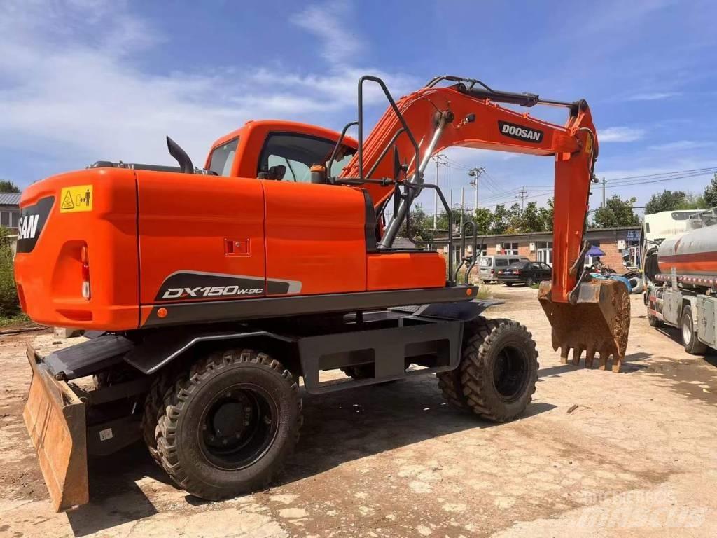 Doosan DH150W Pyöräkaivukoneet
