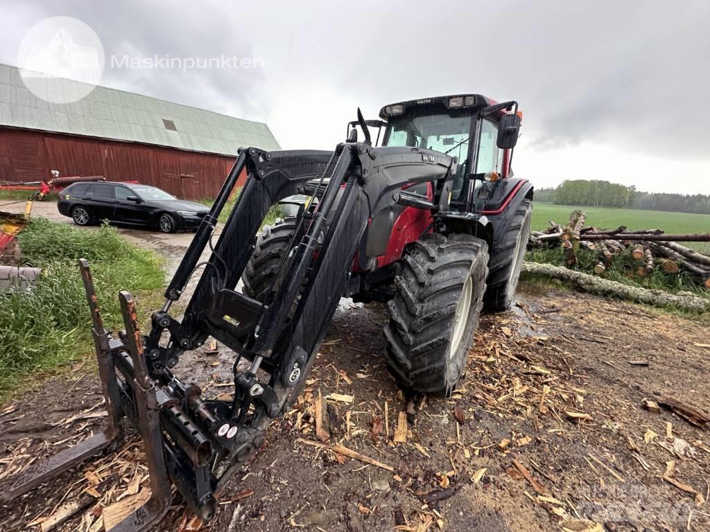 Valtra N 121 Traktorit