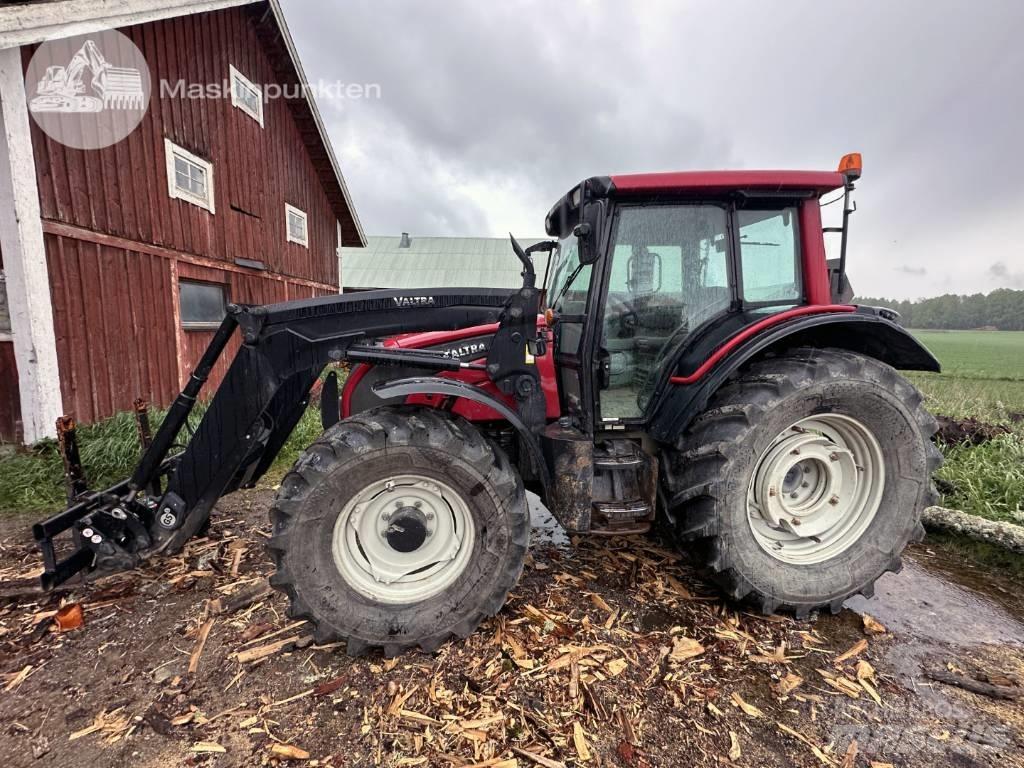 Valtra N 121 Traktorit