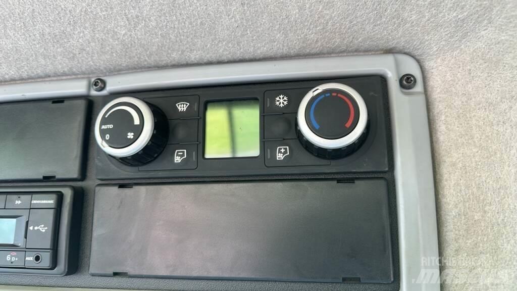 Valtra Q305 Traktorit