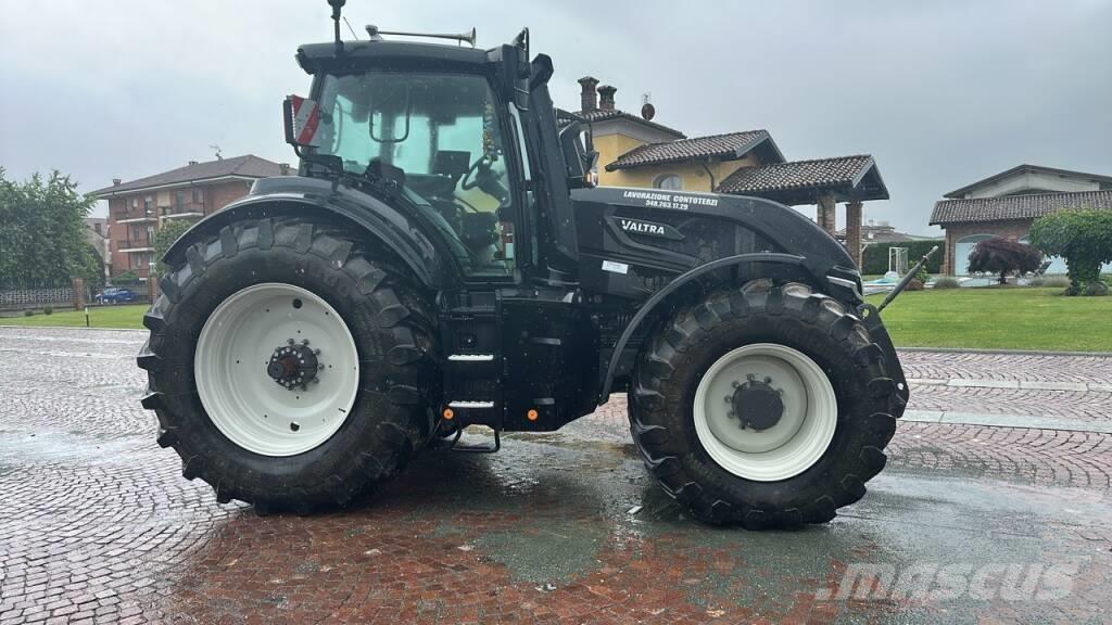Valtra Q305 Traktorit