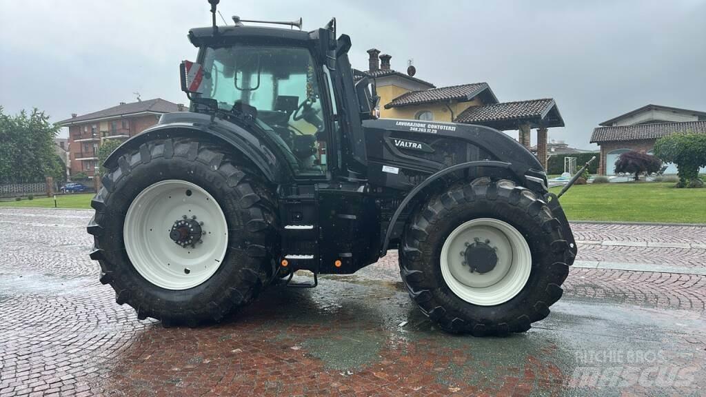 Valtra Q305 Traktorit