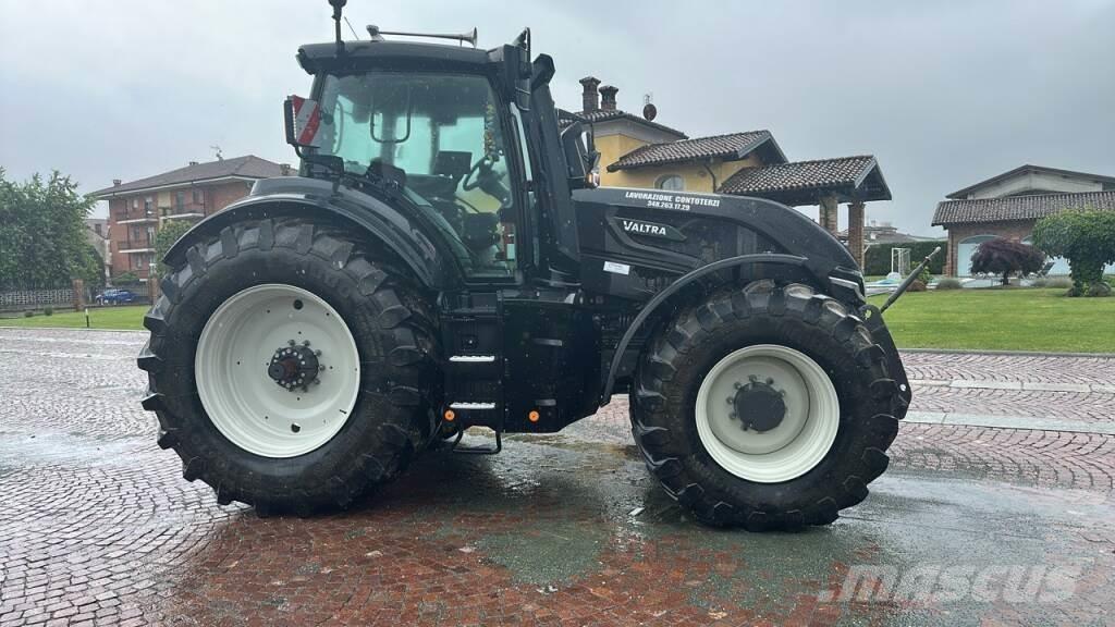 Valtra Q305 Traktorit