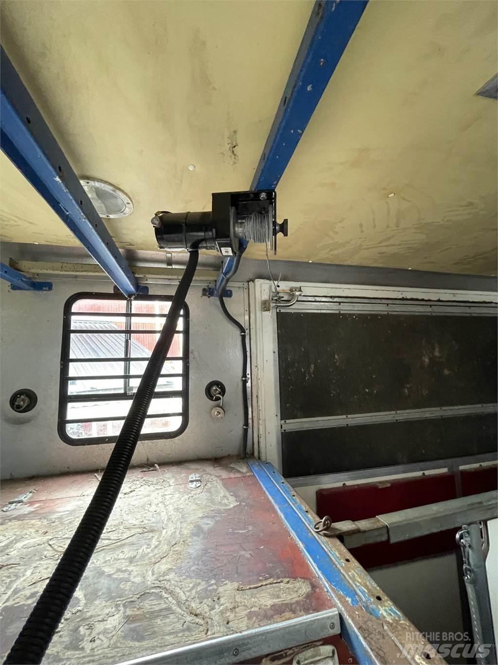 Volvo FL7 Eläinkuljetusautot