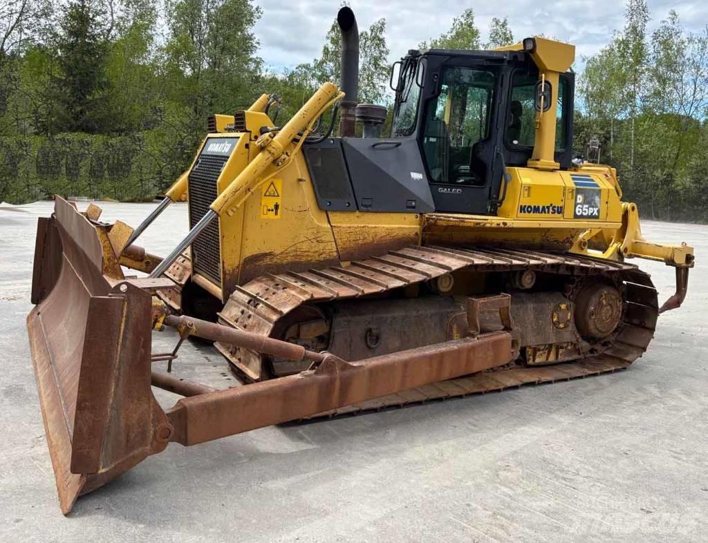 Komatsu D 65 PX-15 Telaketjupuskutraktorit