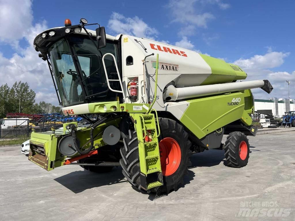 CLAAS Tucano 440 Leikkuupuimurit