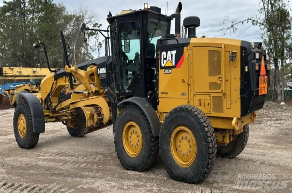 CAT 140M2 AWD Tiehöylät