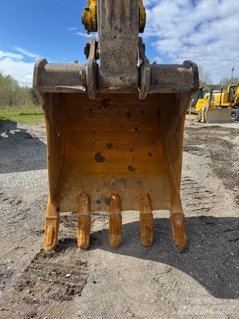 Komatsu HB365LC-3E0 Telakaivukoneet