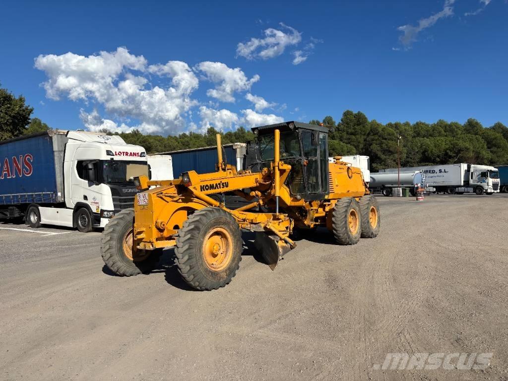 Komatsu GD 530 A Tiehöylät
