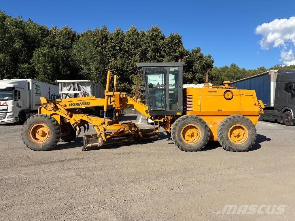 Komatsu GD 530 A Tiehöylät
