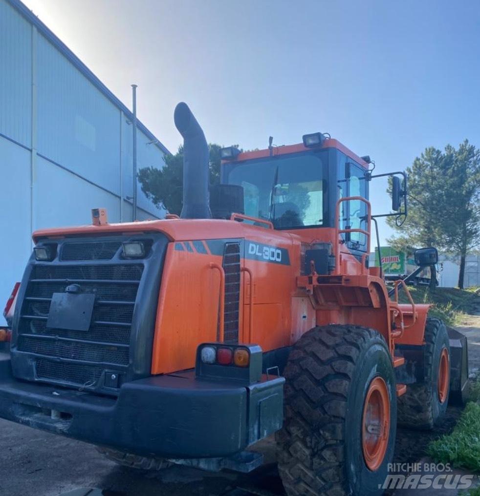 Doosan DL 300 Pyöräkuormaajat