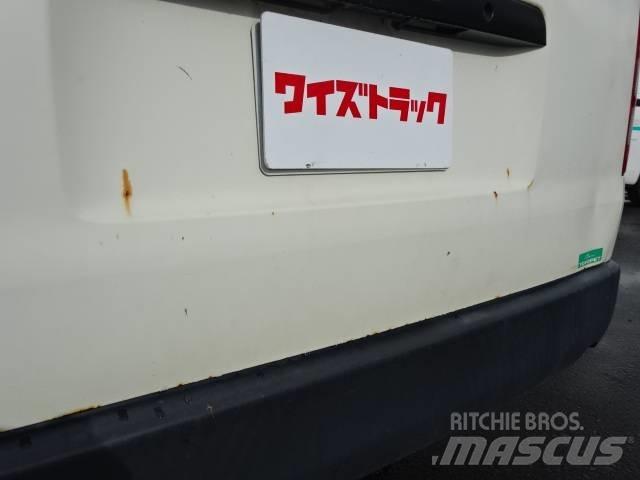 Toyota CBF-TRH223B Muut autot