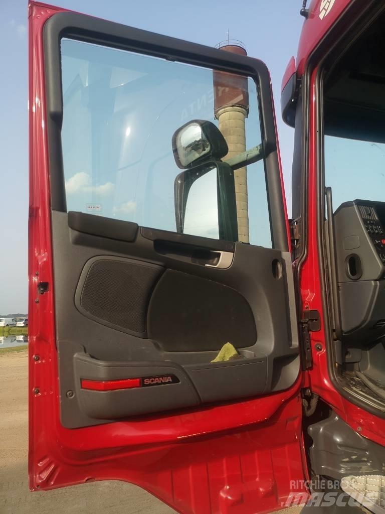 Scania R410 mega Vetopöytäautot