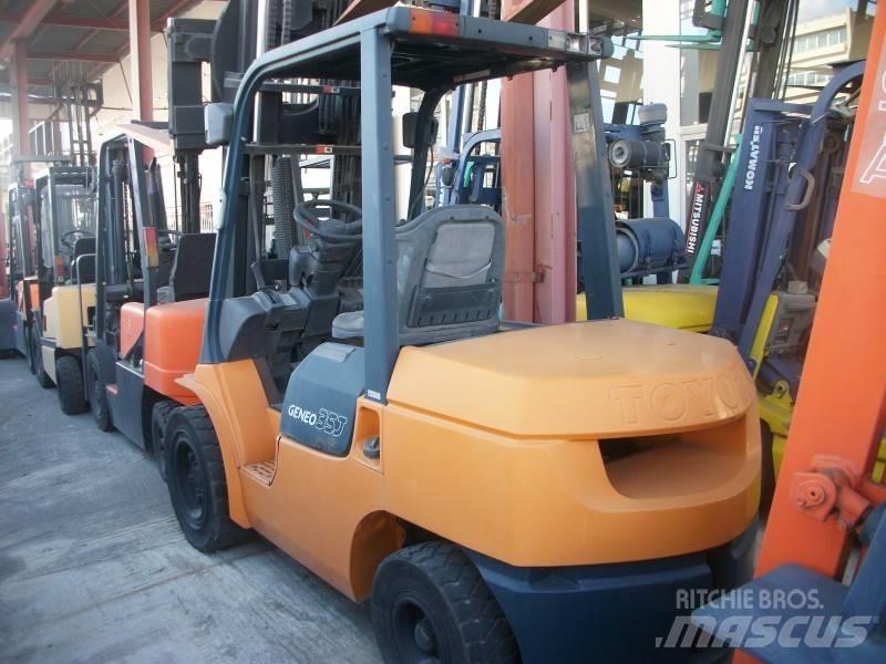 Toyota 7 FDJ 35 Dieseltrukit